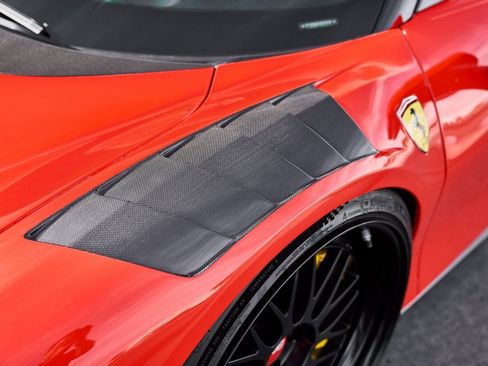 Used 2022 Ferrari SF90 Spider image 11