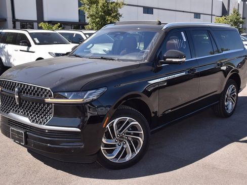 New 2025 Lincoln Navigator L Reserve image 12