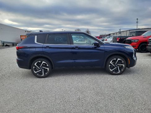 Used 2023 Mitsubishi Outlander SE image 14
