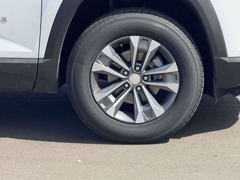 Used 2026 Chevrolet Equinox LT FWD image 10
