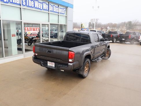 Used 2019 Toyota Tacoma TRD Sport w/ Technology Package image 43