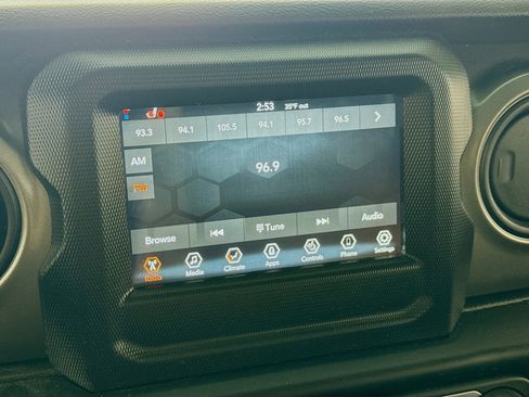 Used 2023 Jeep Wrangler Unlimited Sport image 16