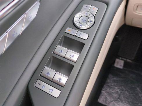 Used 2025 Genesis GV80 2.5T Standard image 16