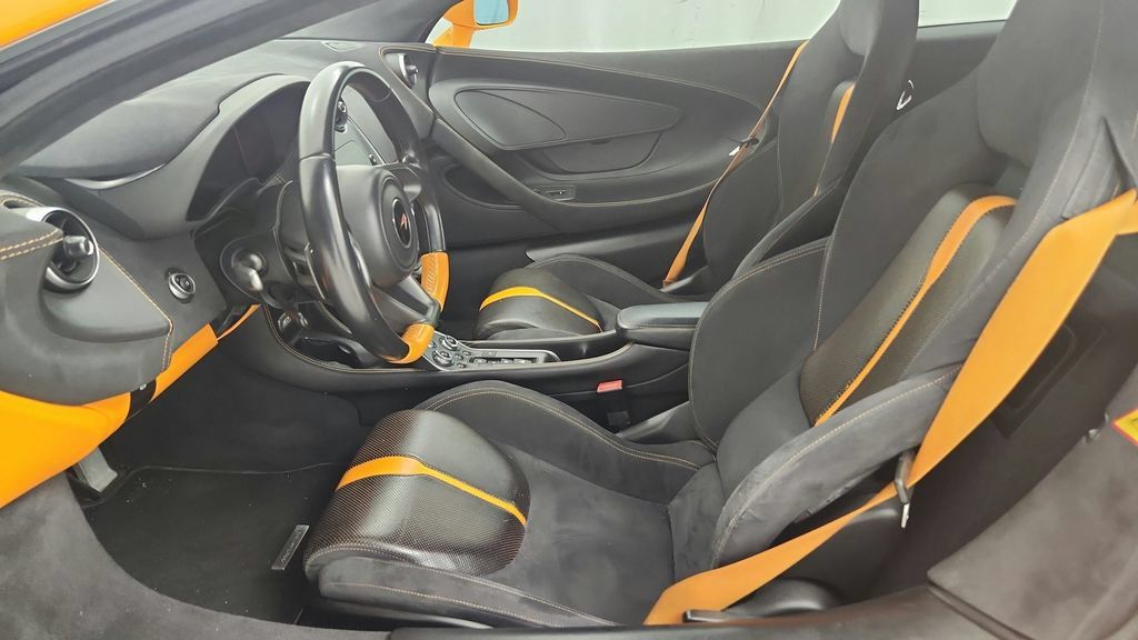 Used 2016 McLaren 570S Coupe RWD image 28