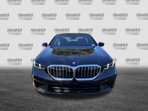 Used 2025 BMW 530i xDrive w/ Premium Package AWD/4WD image 3