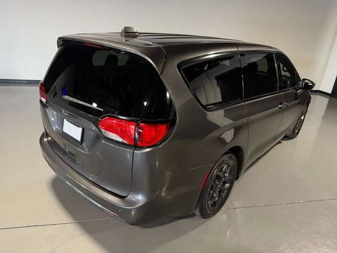 Used 2018 Chrysler Pacifica Touring Plus w/ S Appearance Package FWD image 39
