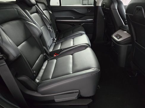 New 2026 Lincoln Navigator Premiere AWD/4WD image 18