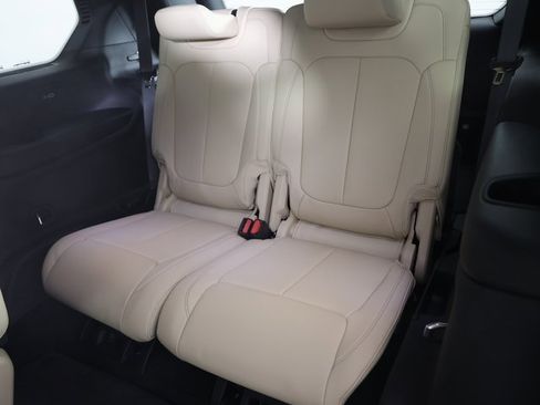 Used 2025 Jeep Grand Cherokee L Limited w/ Black Appearance Package image 10