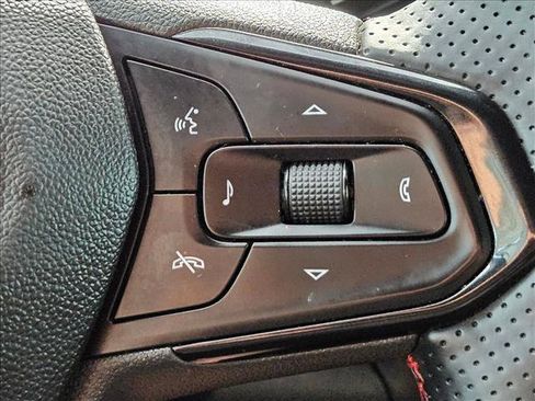 Used 2025 Chevrolet Trax RS w/ Driver Confidence Package FWD image 23