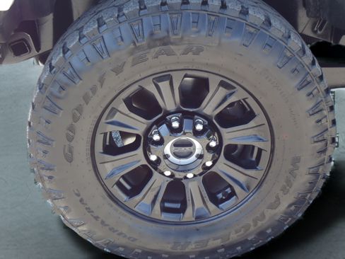 Used 2022 Ford F250 Lariat w/ Tremor Off-Road Package AWD/4WD image 9