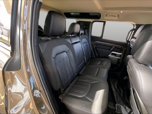 Used 2020 Land Rover Defender 110 SE AWD/4WD image 19