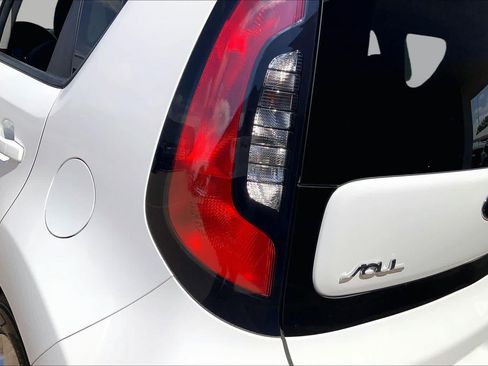 Used 2017 Kia Soul FWD image 28