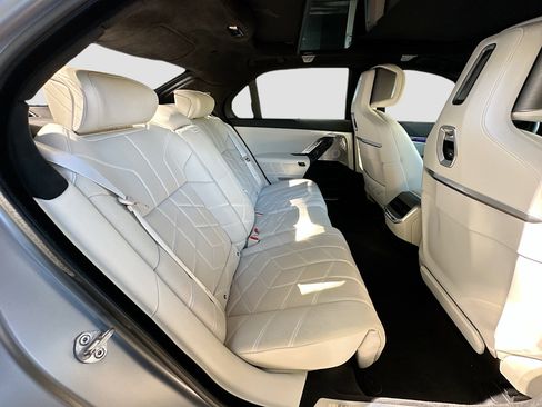 Certified 2023 BMW 760i xDrive image 30