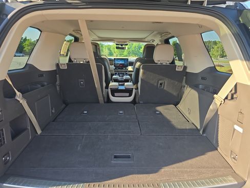 Certified 2023 Lincoln Navigator Reserve AWD/4WD image 12