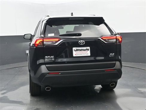 Used 2025 Toyota RAV4 XLE image 18