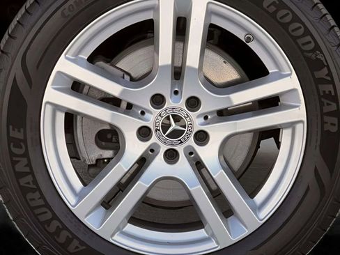 Used 2021 Mercedes-Benz GLB 250 4MATIC w/ Premium Package image 37