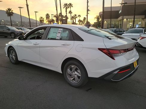Used 2026 Hyundai Elantra SE FWD image 10