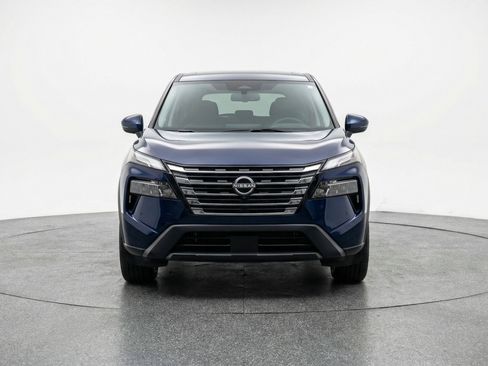 Used 2025 Nissan Rogue SV image 2