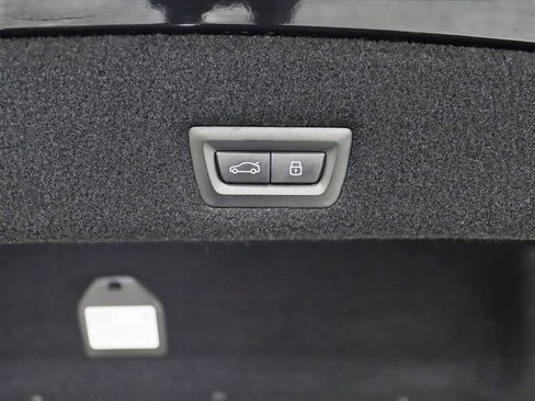 Used 2023 BMW i7 xDrive60 w/ Executive Package 2 AWD/4WD image 46