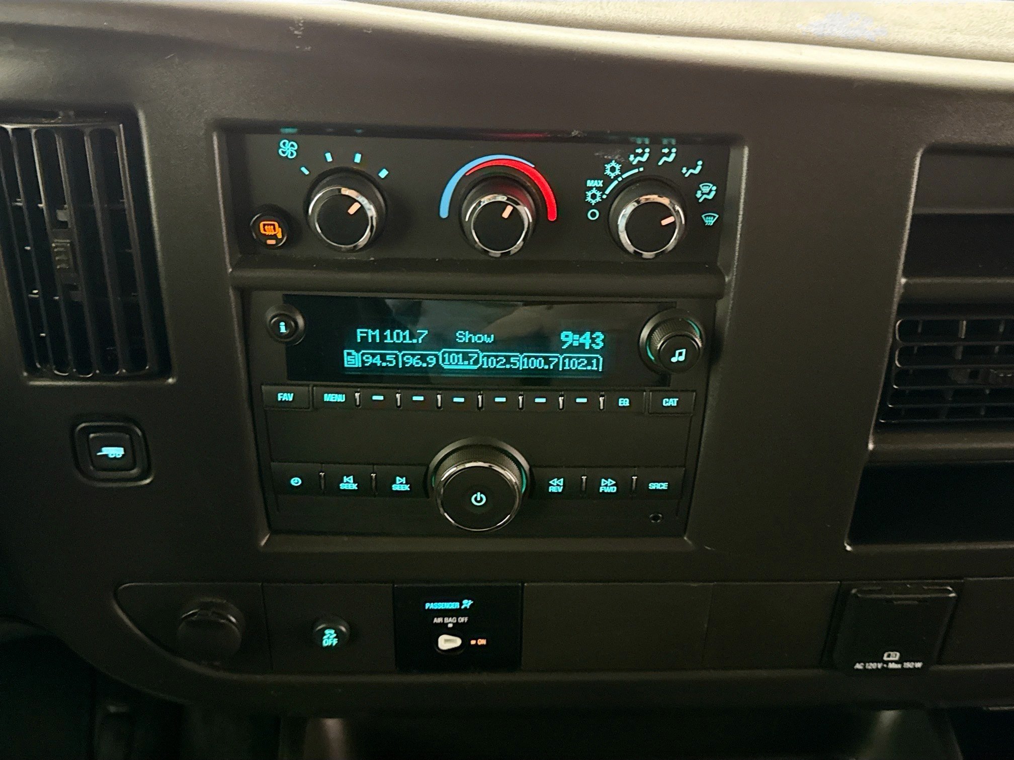 Used 2025 GMC Savana 2500 w/ Driver Convenience Package RWD image 23