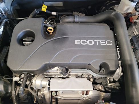 Used 2020 Chevrolet Equinox LT image 30