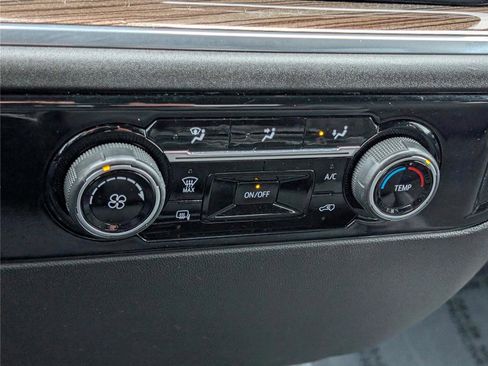 Used 2024 Chevrolet Silverado 3500 LT image 25