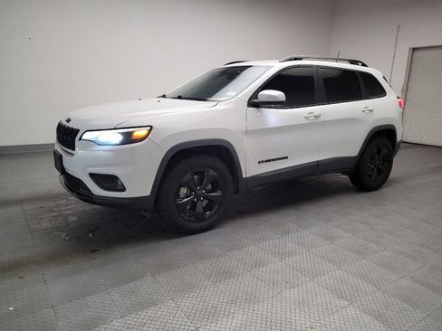 Used 2019 Jeep Cherokee Latitude Plus image 2
