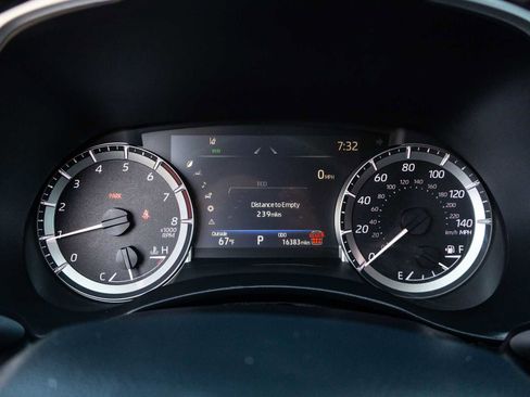 Used 2025 Toyota Highlander XLE FWD image 44