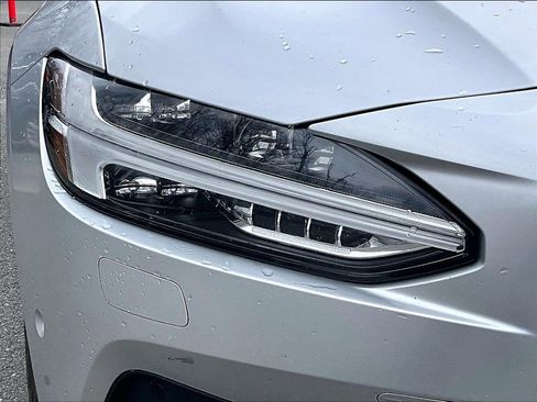 Used 2018 Volvo S90 T6 Momentum w/ Convenience Package image 27