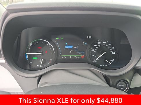 Used 2025 Toyota Sienna XLE image 27