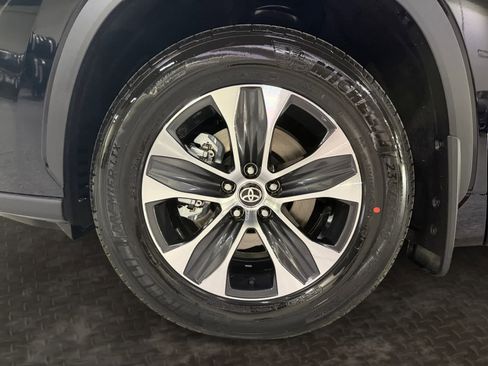 New 2026 Toyota Highlander XLE AWD/4WD image 18