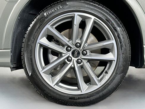 Used 2025 Audi Q3 2.0T Premium w/ Black Optic Sport Package image 11