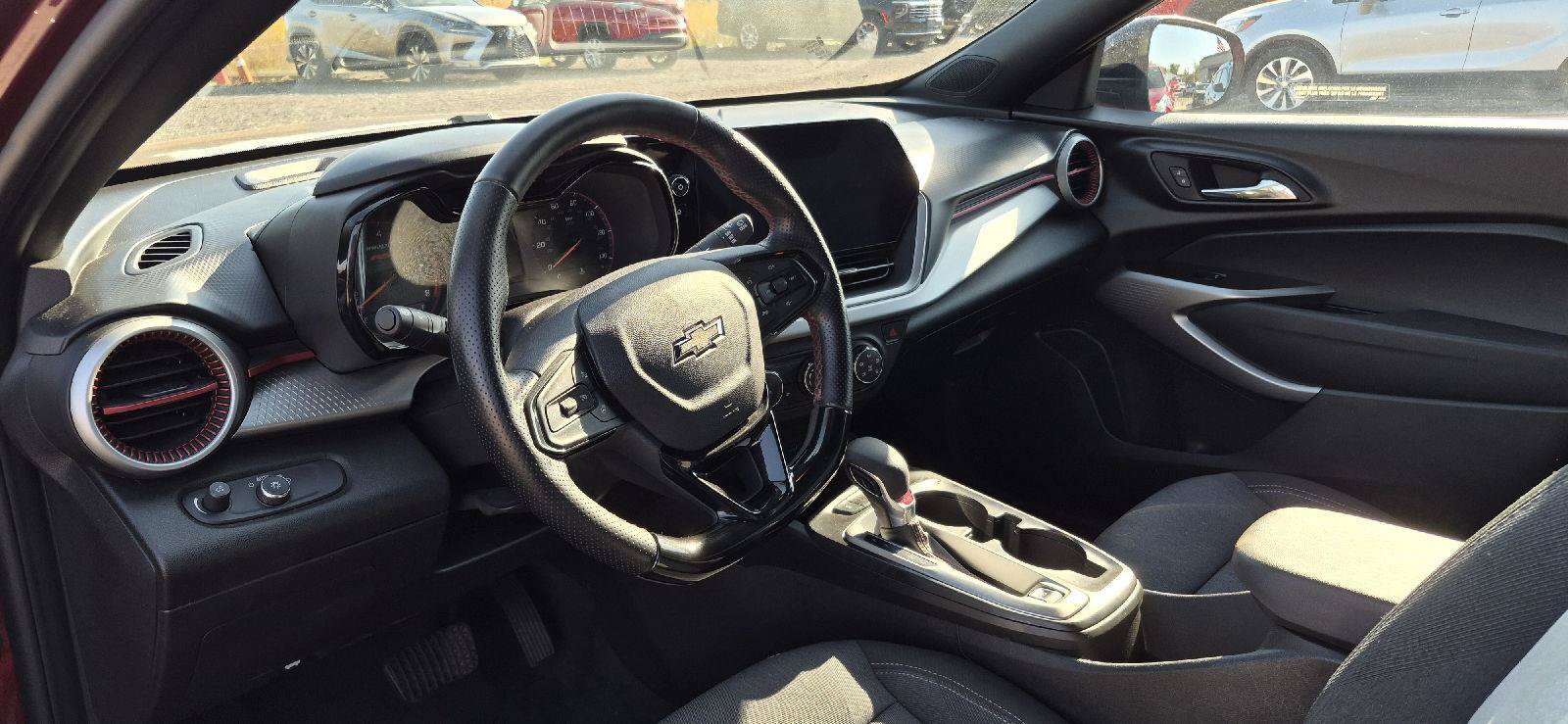 Used 2024 Chevrolet Trax RS FWD image 8