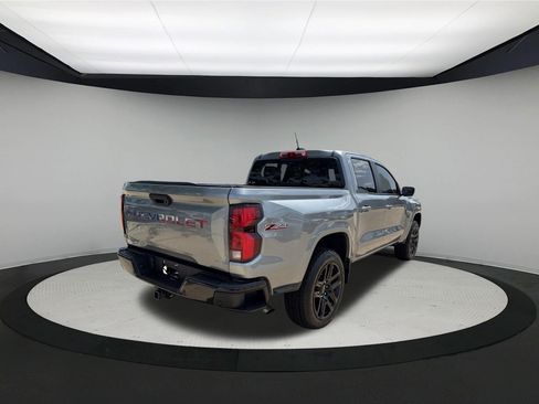 Used 2025 Chevrolet Colorado Z71 w/ Technology Package AWD/4WD image 5