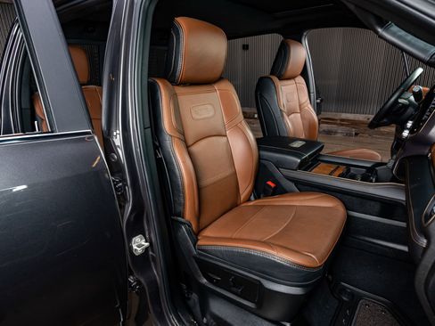 Used 2024 RAM 3500 Limited w/ Towing Technology Group image 30