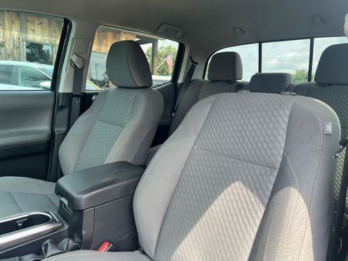 Used 2022 Toyota Tacoma SR5 RWD image 5