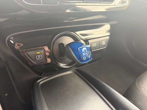 Used 2021 Toyota Prius LE FWD image 20