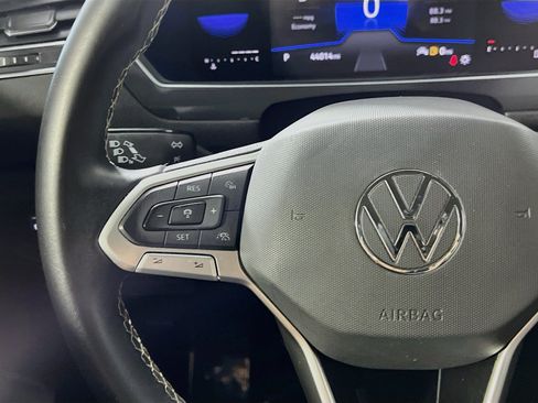 Used 2022 Volkswagen Tiguan SE FWD image 19
