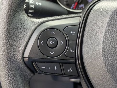 Used 2022 Toyota RAV4 XLE image 22