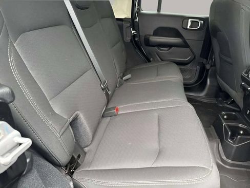 Used 2022 Jeep Wrangler Unlimited Sahara w/ Cold Weather Group image 14