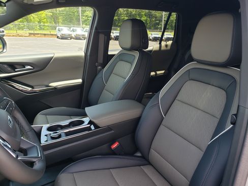 New 2026 Chevrolet Equinox LT w/ Convenience Package II FWD image 22