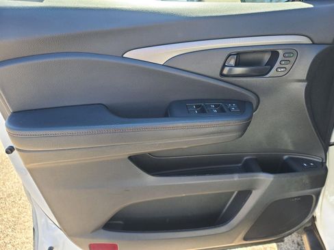 Used 2022 Honda Pilot TrailSport image 11