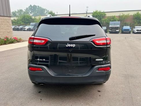 Used 2016 Jeep Cherokee Latitude w/ Cold Weather Group AWD/4WD image 6