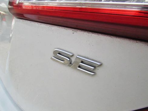 Used 2014 Toyota Camry SE image 10