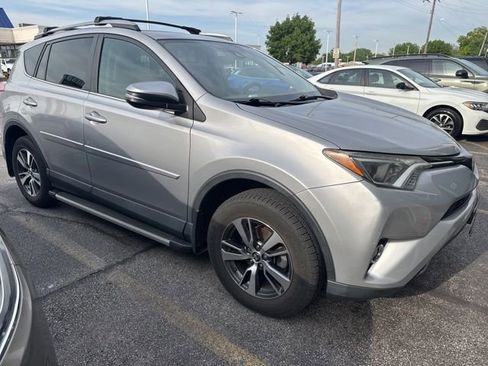 Used 2017 Toyota RAV4 XLE AWD/4WD image 3