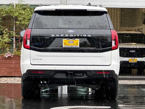 New 2025 Ford Expedition Active image 5