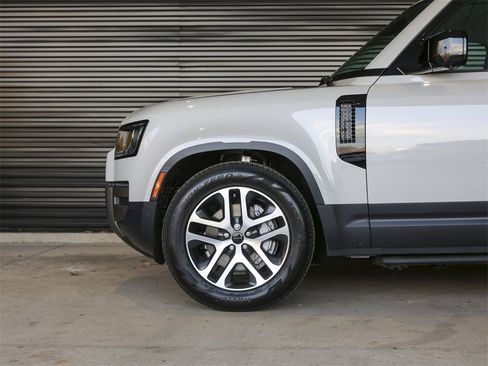 Used 2026 Land Rover Defender 110 S image 12