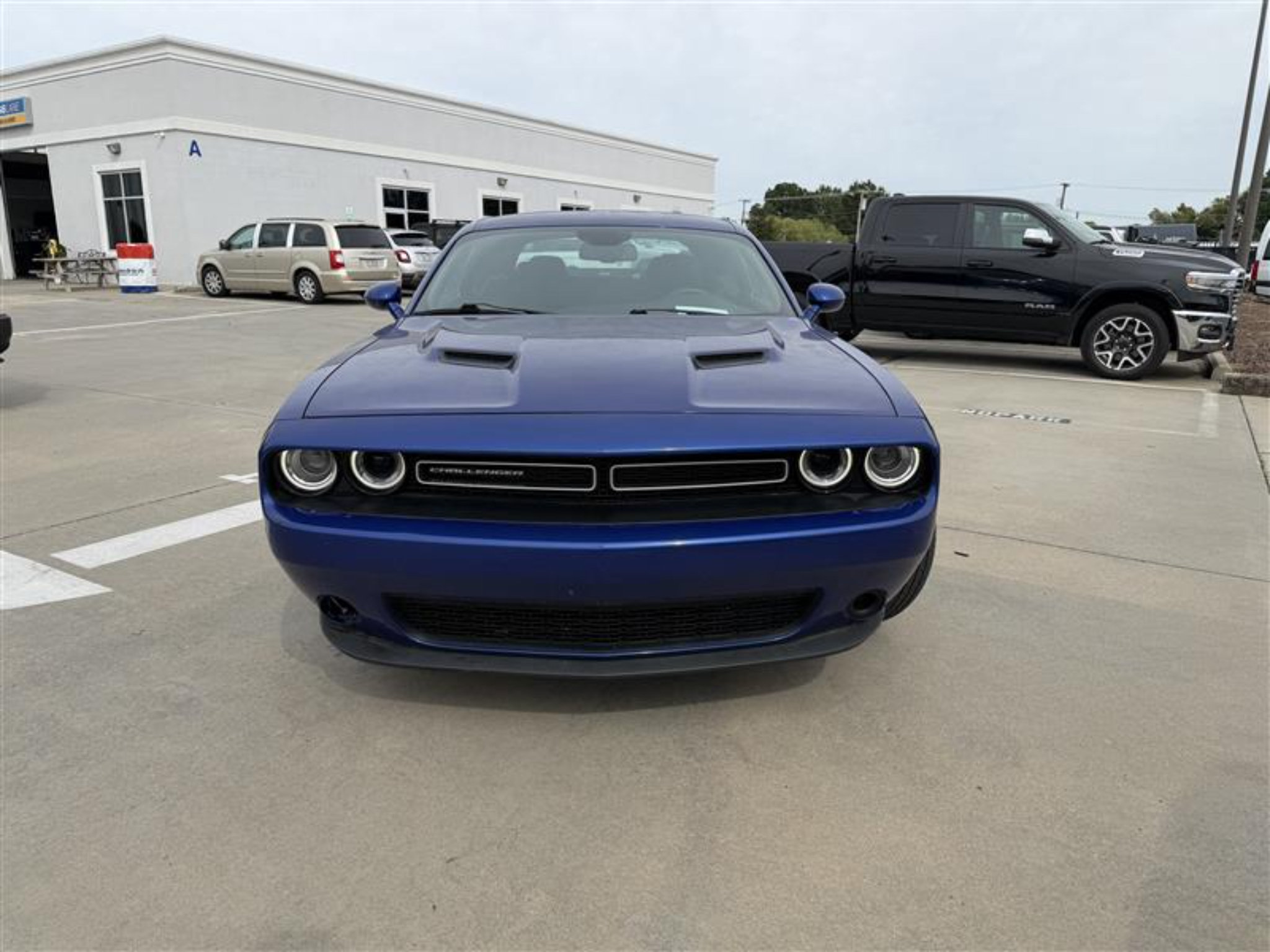 Used 2020 Dodge Challenger SXT RWD image 8