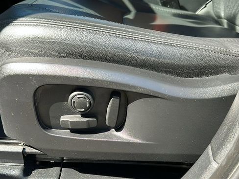 Certified 2023 Land Rover Defender 110 SE image 11