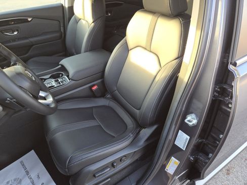 Used 2025 Honda Pilot EX-L image 22